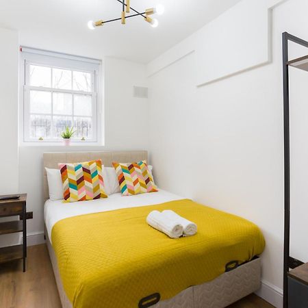 City Centre One Bedroom Apartment Next To Station, Newly Renovated London Exteriör bild