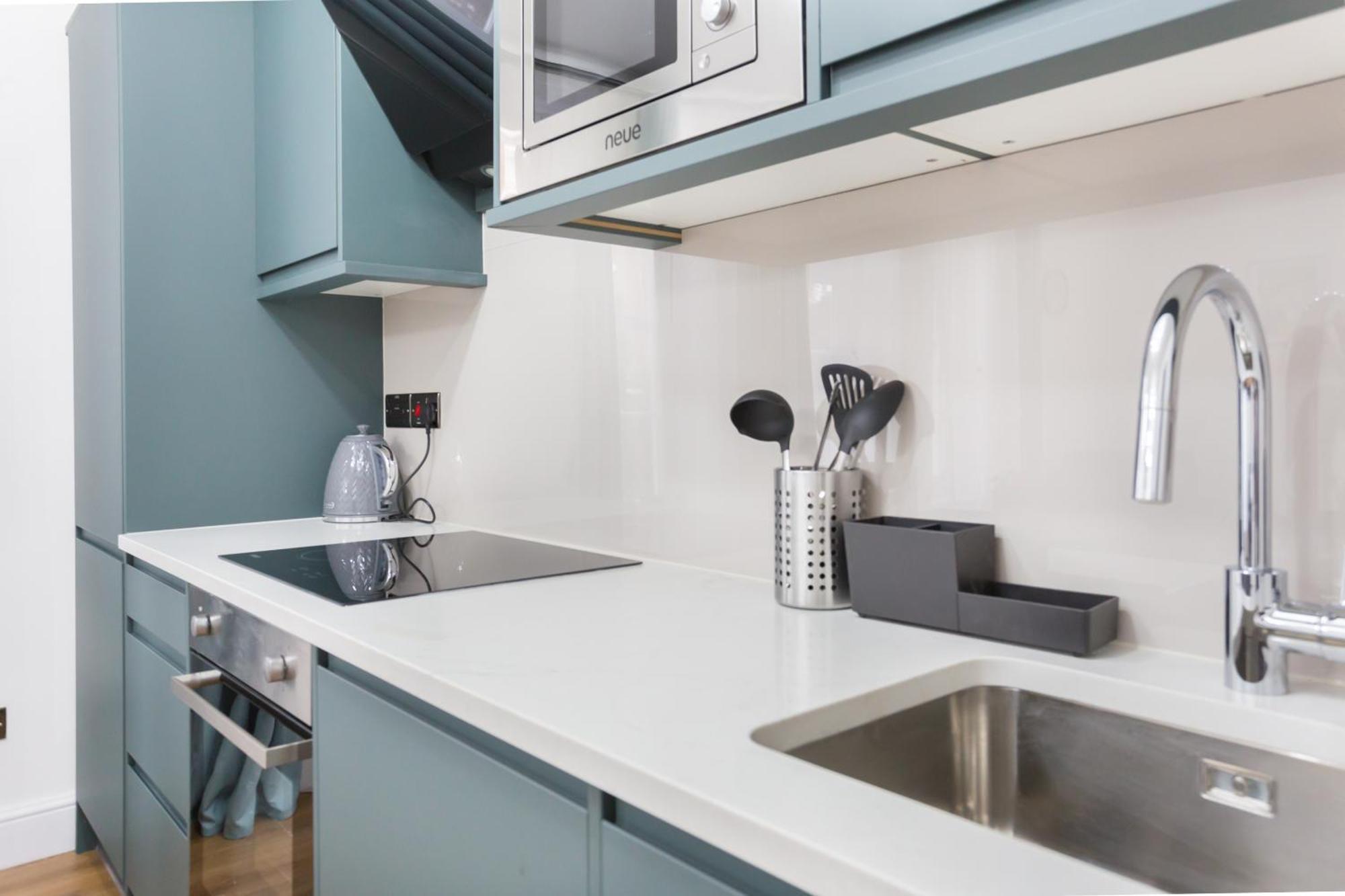 City Centre One Bedroom Apartment Next To Station, Newly Renovated London Exteriör bild