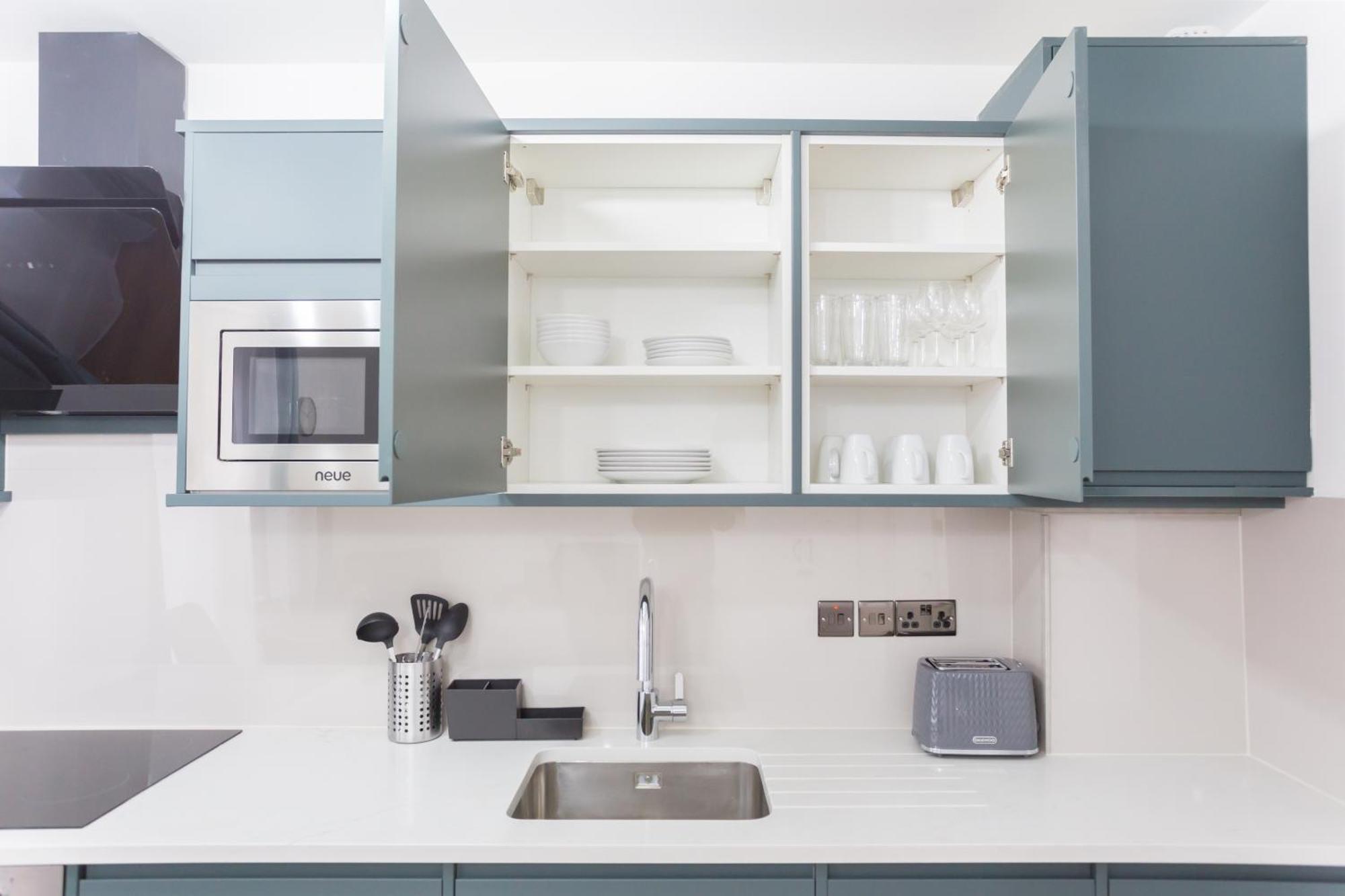 City Centre One Bedroom Apartment Next To Station, Newly Renovated London Exteriör bild