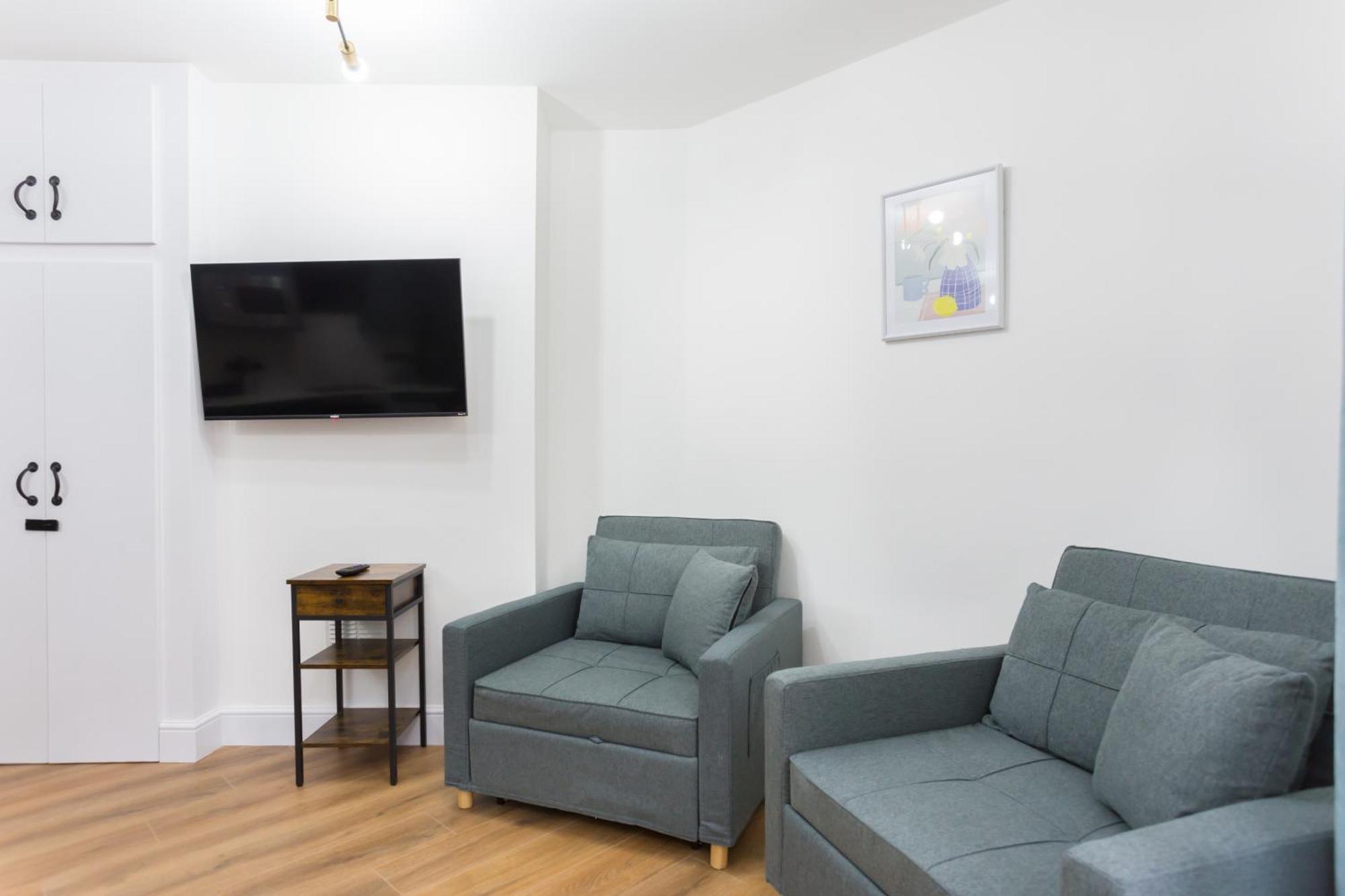 City Centre One Bedroom Apartment Next To Station, Newly Renovated London Exteriör bild