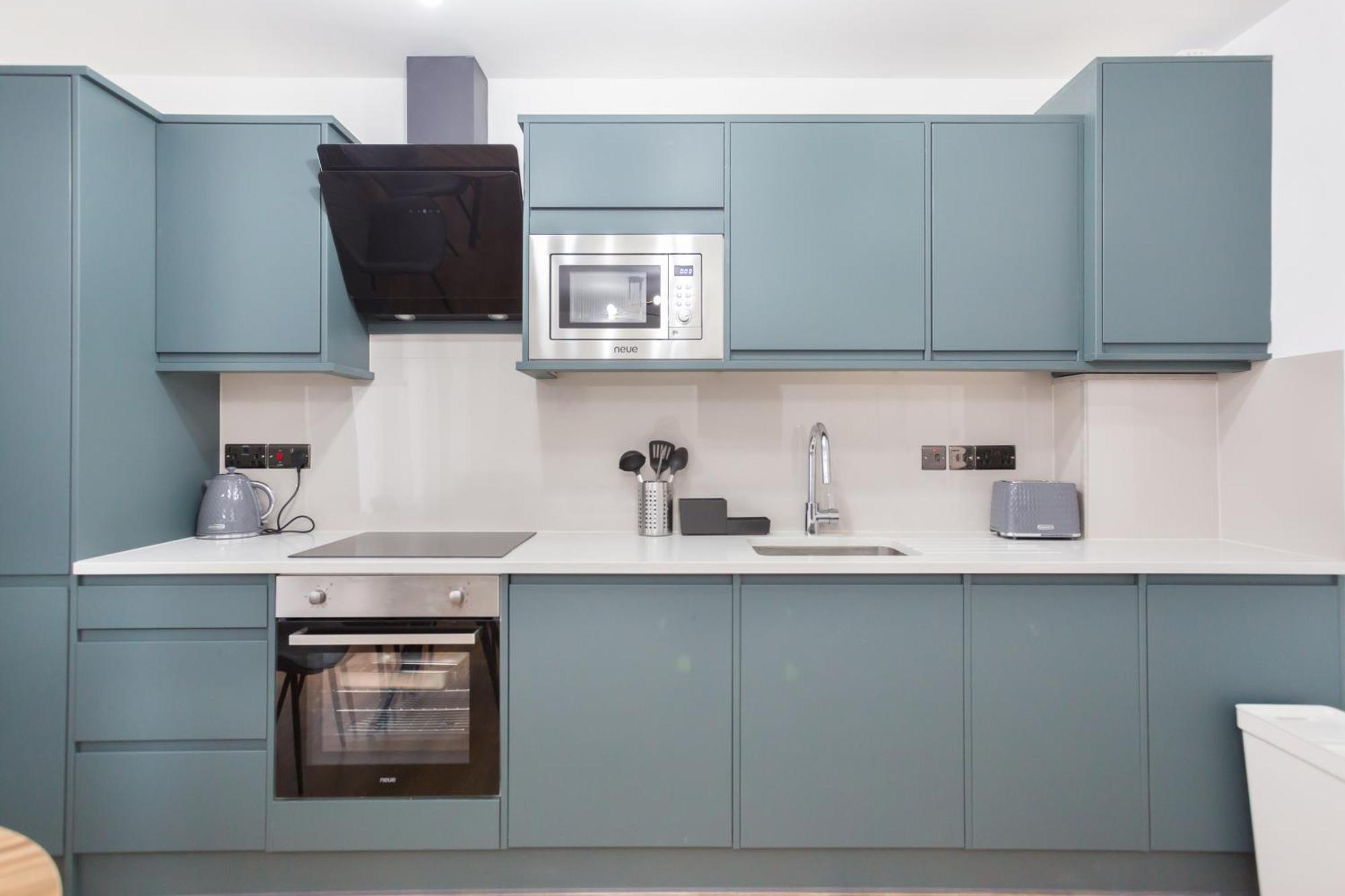 City Centre One Bedroom Apartment Next To Station, Newly Renovated London Exteriör bild
