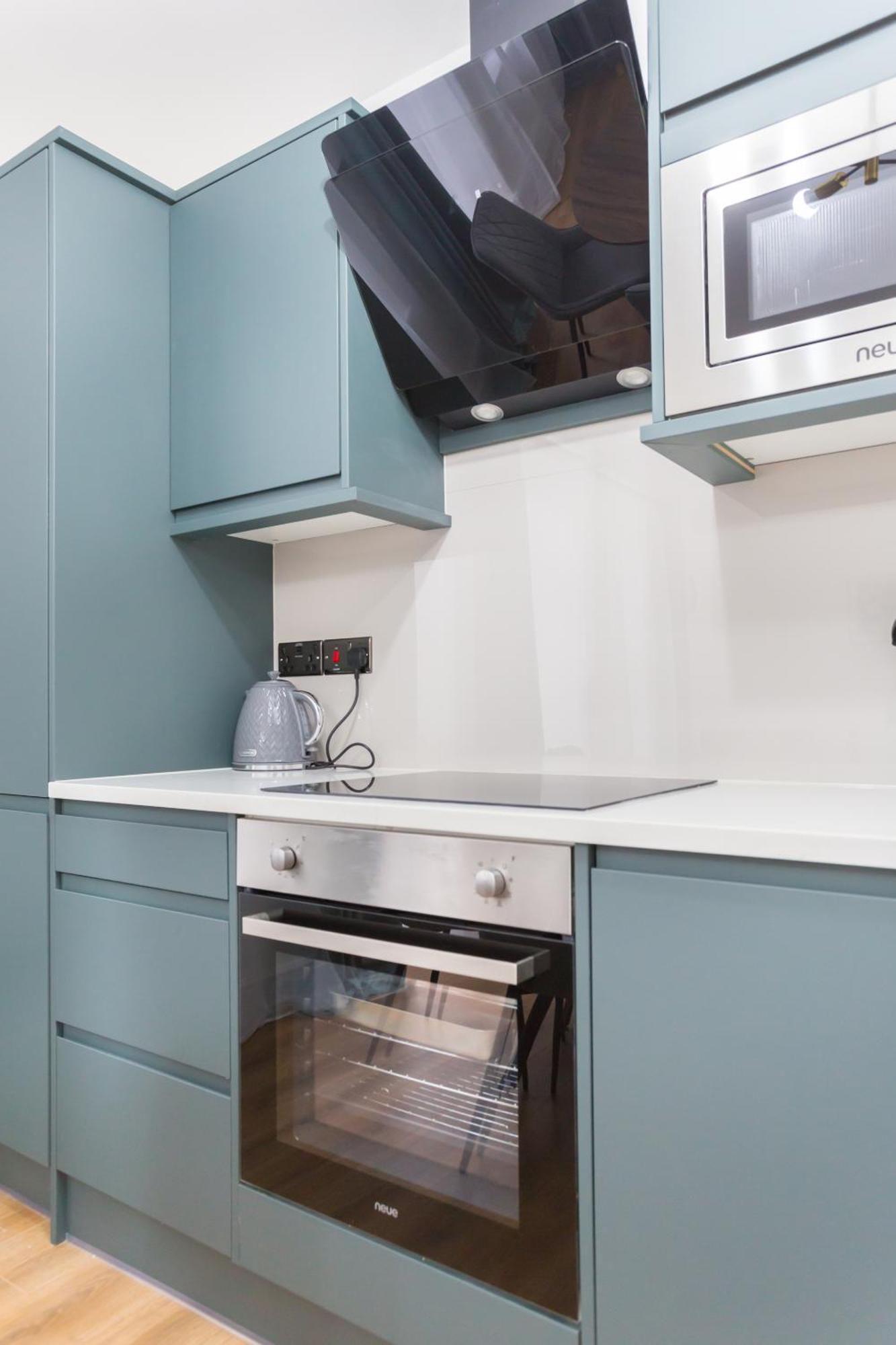City Centre One Bedroom Apartment Next To Station, Newly Renovated London Exteriör bild