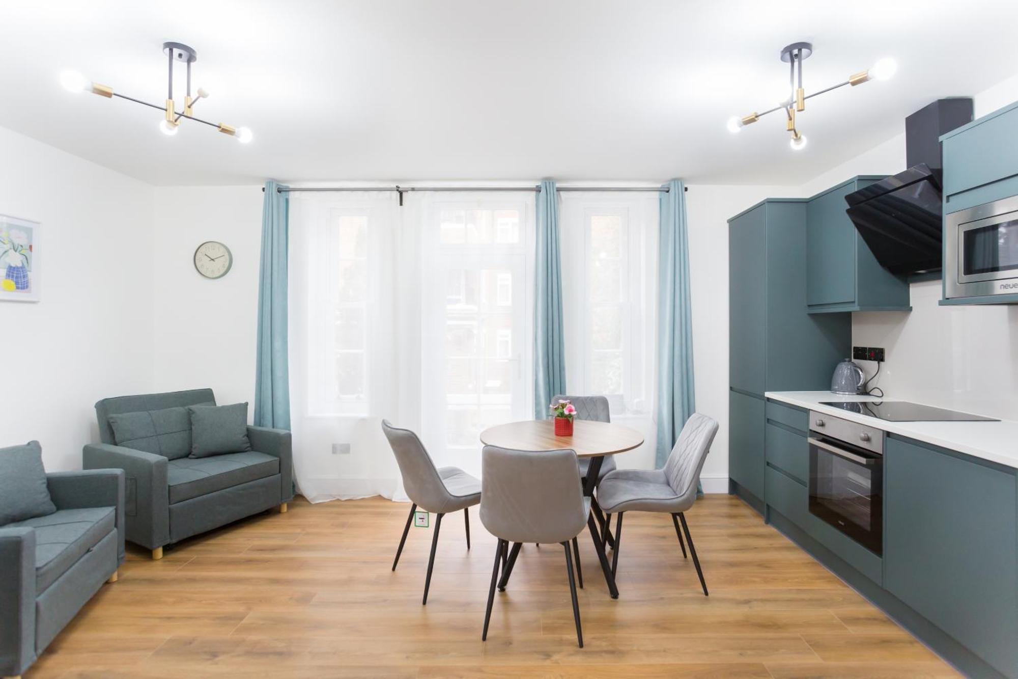 City Centre One Bedroom Apartment Next To Station, Newly Renovated London Exteriör bild